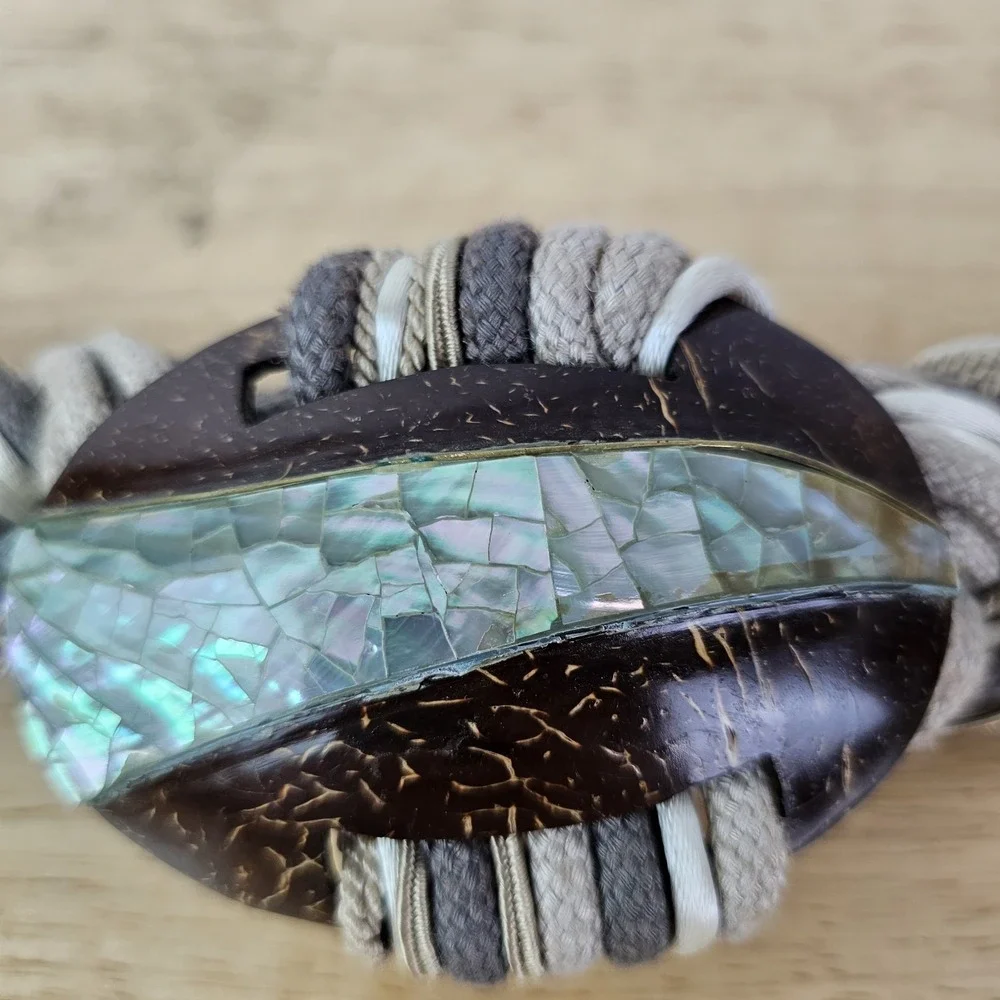 Womens Vintage Belt Shell Braided Abalone Wood Size 28 - 32